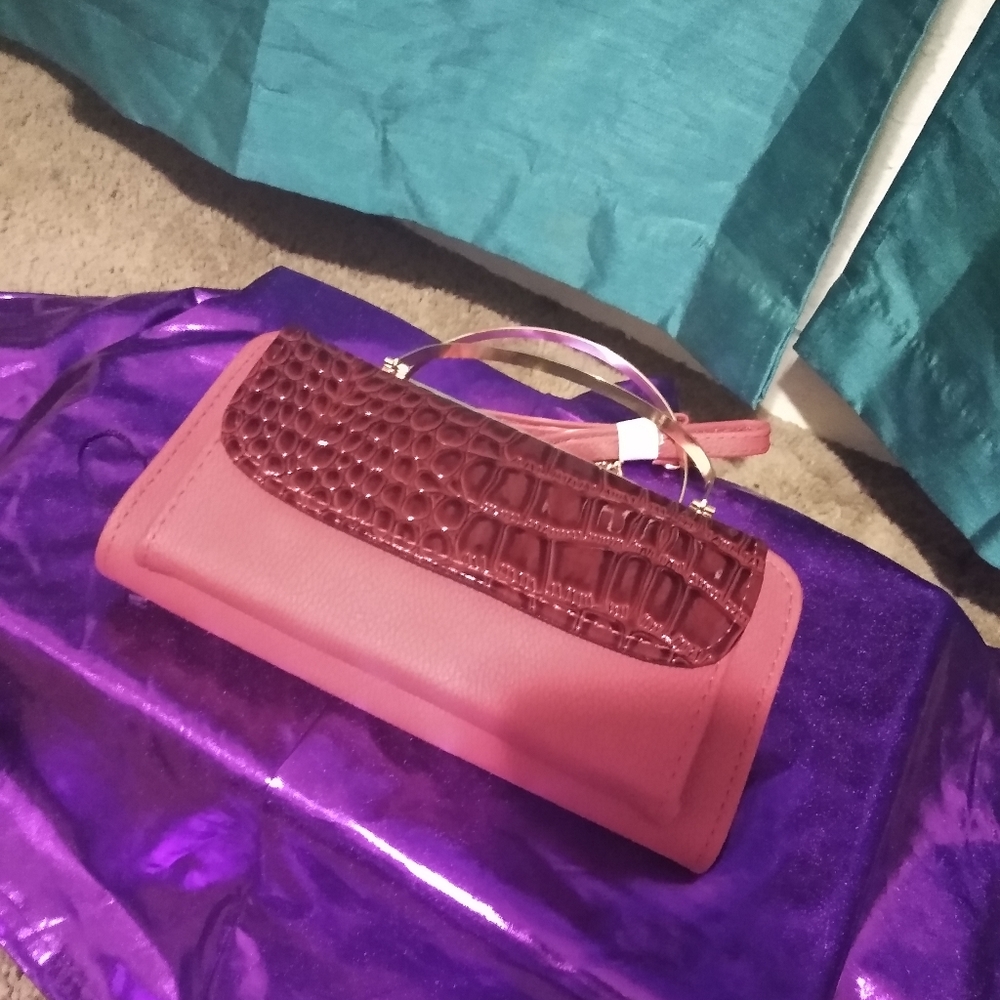 Red and burgundy 👛 clutch